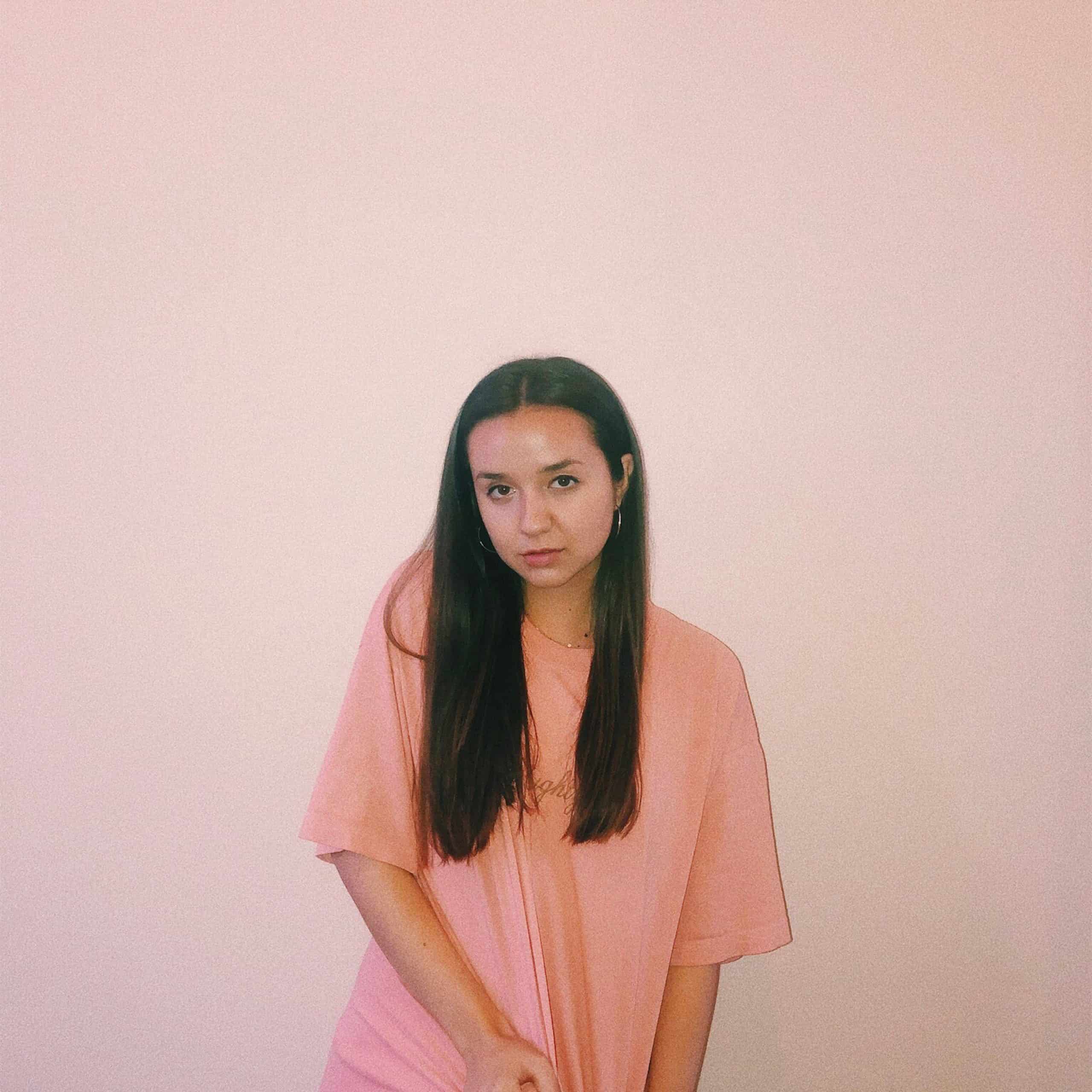 Maddi Jane reveals new single 'FaceTiming Mom' | New Music - Music Crowns