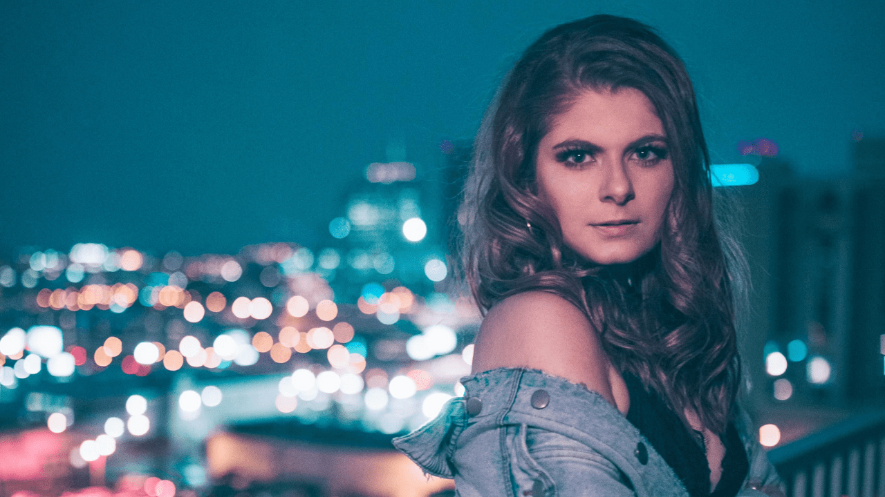 Country newcomer Lyssa Coulter reintroduces herself with 'Alone With U' (Premiere) | Premieres - Music Crowns