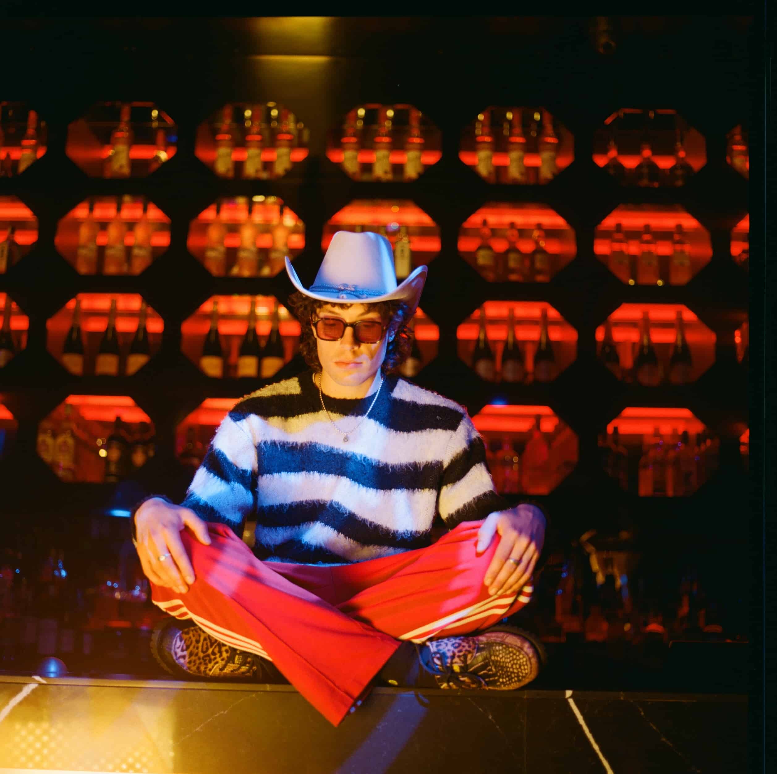 Alternative indie rock artist Chintzy Stetson releases quirky video for