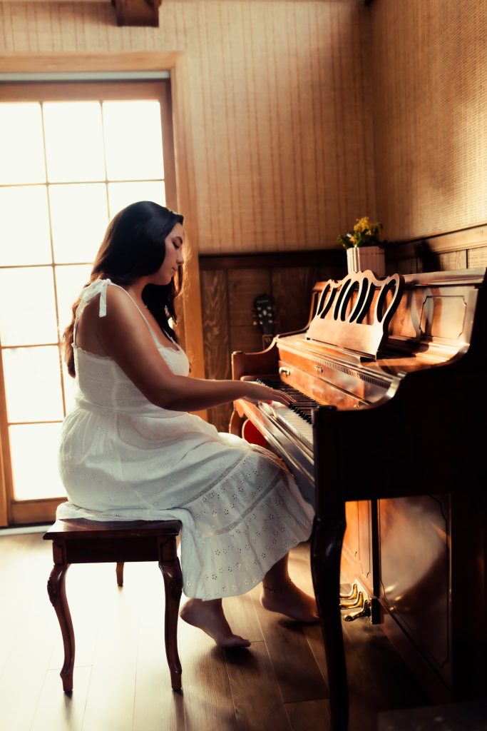 Mia Giovina EP "Without A Note'